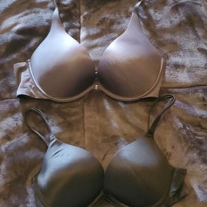 2 Victoria's Secret bras